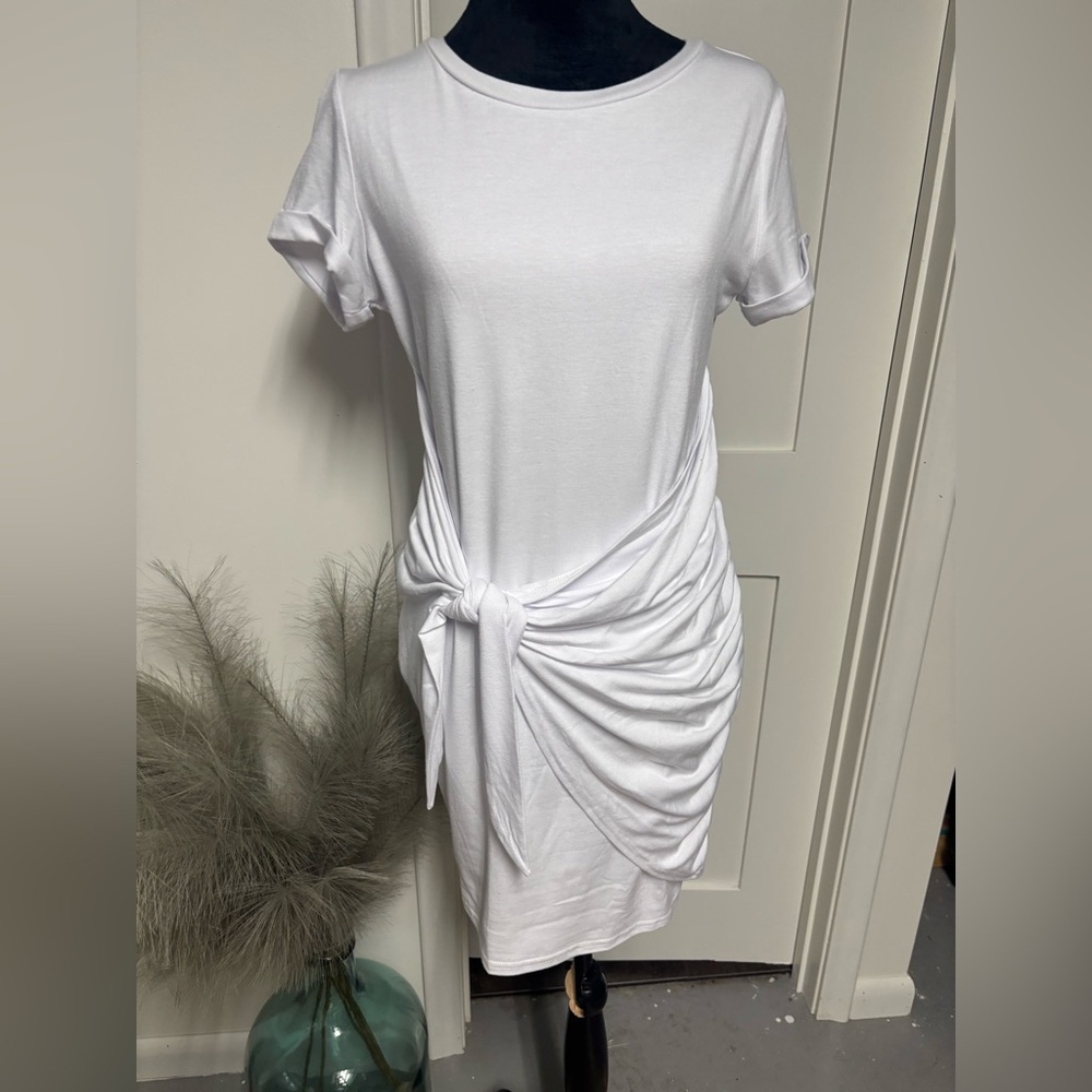 Elegant White Knot Detail Mini Dress
